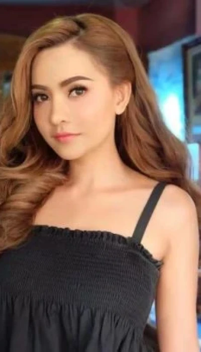Lovely Sexy Lary