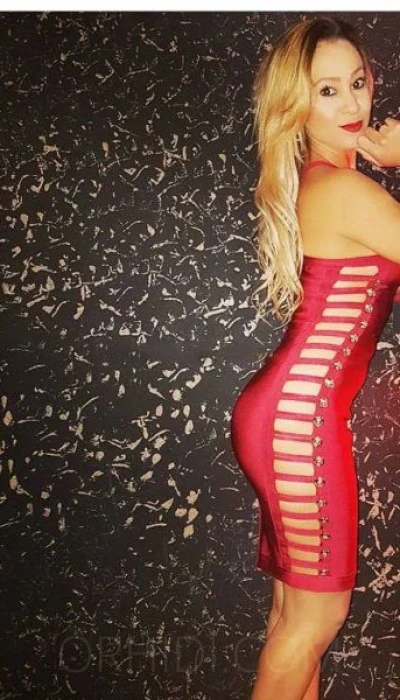 Mia Hot