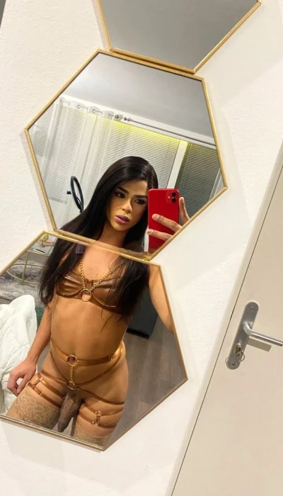 Lara ferrari